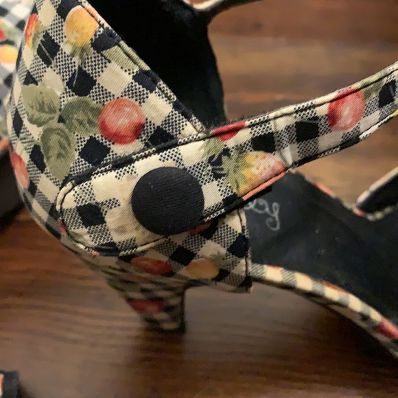 Retro gingham pinup heels - Picture 4 of 5
